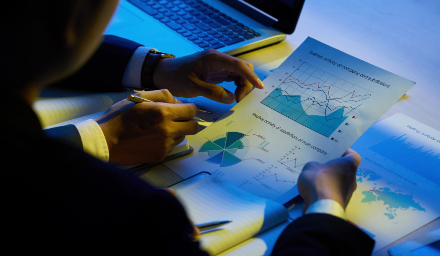 Enterprise crisis reports in the digital age